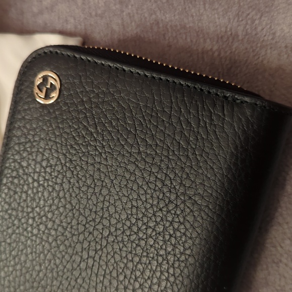 Authentic Gucci Zip over Wallet - Picture 3 of 12